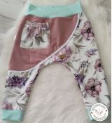 Baggy šeřík a růže s kapsičkou a ozdobnou pruženkou vel.86
